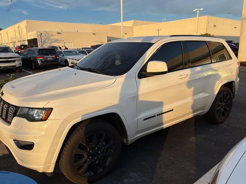 JEEP GRAND CHEROKEE 2018 1C4RJEAG0JC125982 image